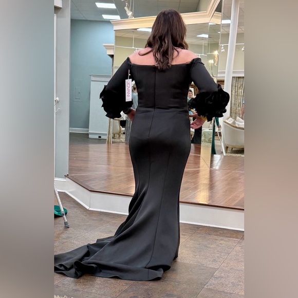 Jovani Black Off-Shoulder Long Sleeve Gown - Picture 4 of 6